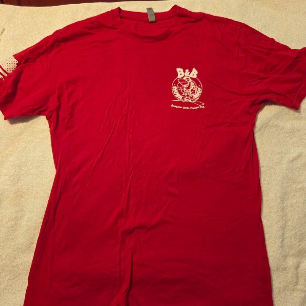 B&B Scuba tshirt, mens large, like new red color
